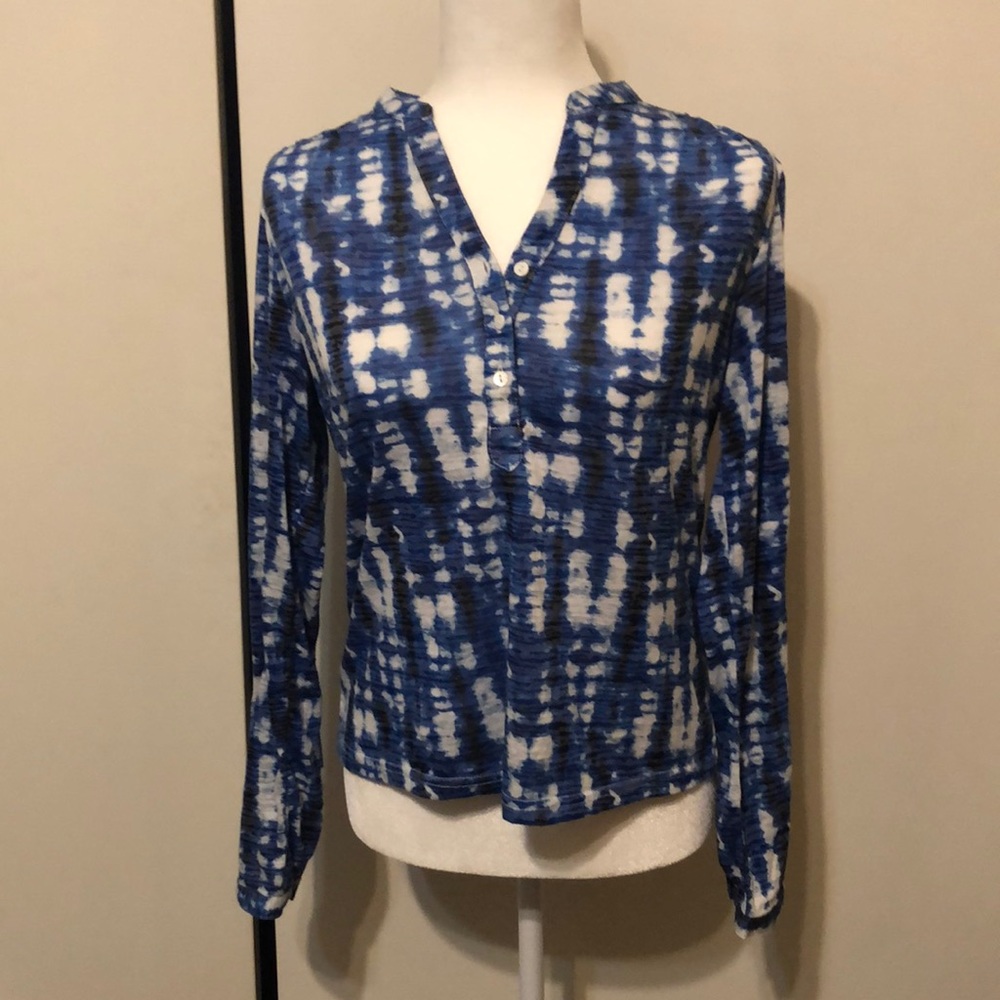 Life Style blue tie dye long sleeve blouse. Size Petite Medium.